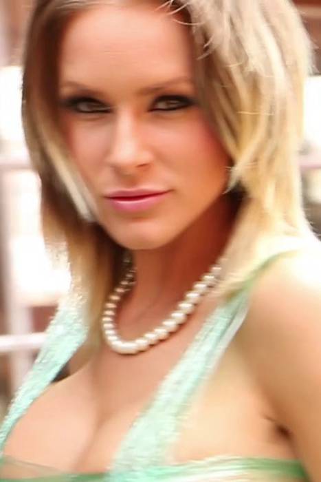 [Carrie Lachance唯美视频]ID0096 Carrie LaChance - Video #189 - Saran Wrap Dress--性感提示：乳