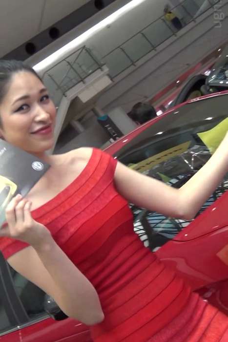 [车展美女视频]ID0150 车展视频-2015东京国际车展ミニスカボディコンのキャンギ