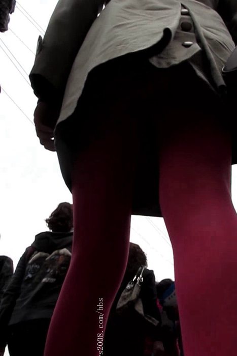 [大忽悠买丝袜街拍视频]ID0099 2012 10.17【强袭】超长腿黑丝高靴穿这么短裙子P