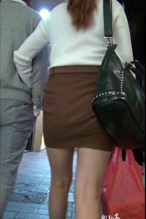 [街拍客视频]jx0571 咖啡短裙成熟少妇