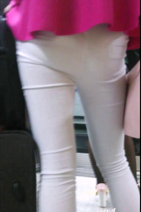 [街拍客视频]jx0687 地铁偶遇超性感白色紧裤MM